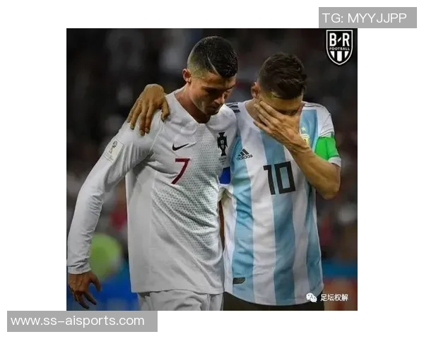 足坛一夜动态：C罗与特朗普握手合影！世界杯分档出炉，梅西最受爱戴