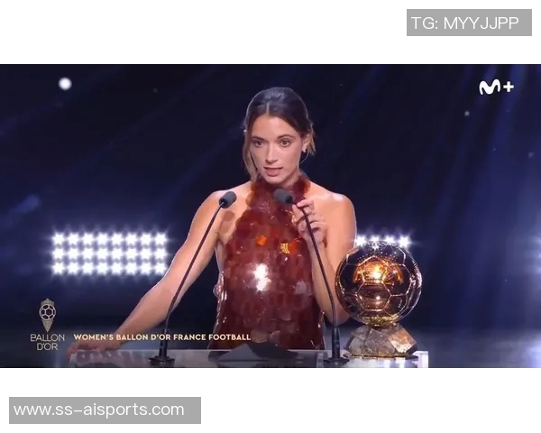 金光照耀的公园之声——为庆祝邦马蒂第三座金球奖而竖立的金色半身像